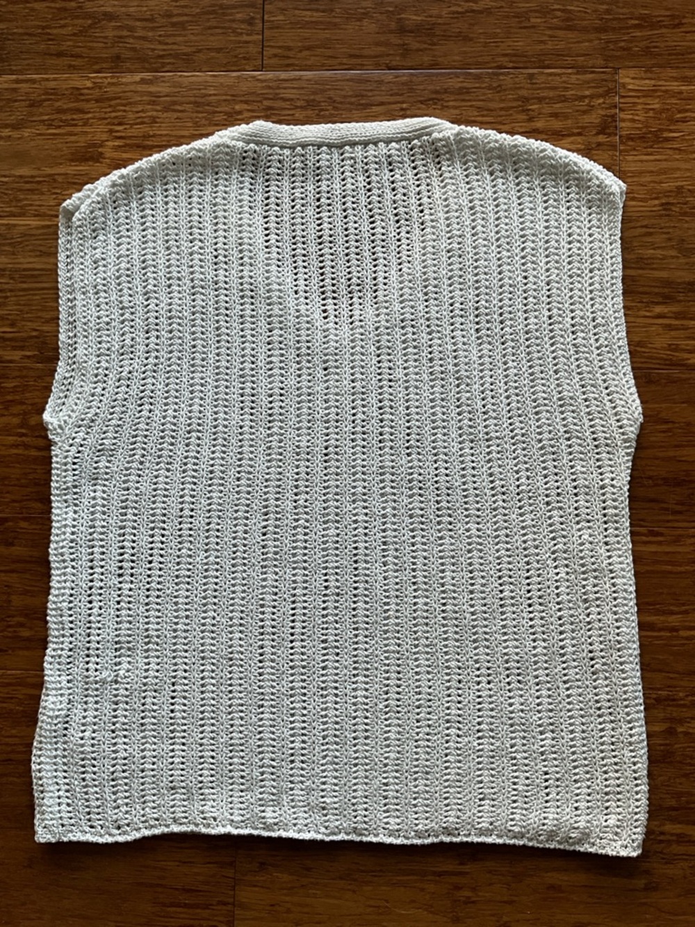 White Knit V‑Neck Shell L - Picture 4 of 6